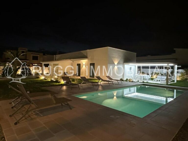 VILLA CON PISCINA MARINA di LEPORANO